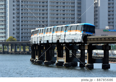京浜運河を行く東京モノレール 京浜運河を行く東京モノレール 88785686