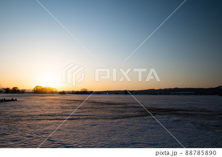 春の夕日の北海道宮島沼 春の夕日の北海道宮島沼 88785890