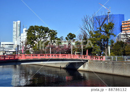 目黒川にかかる鎮守橋と荏原神社 目黒川にかかる鎮守橋と荏原神社 88786132