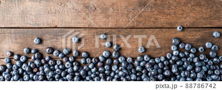 Fresh blueberries on wooden table. Panoramic banner. Top view 88786742