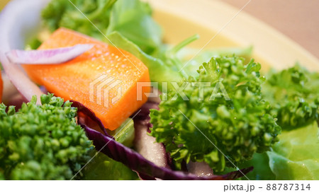 パセリと緑黄色野菜のサラダ 88787314