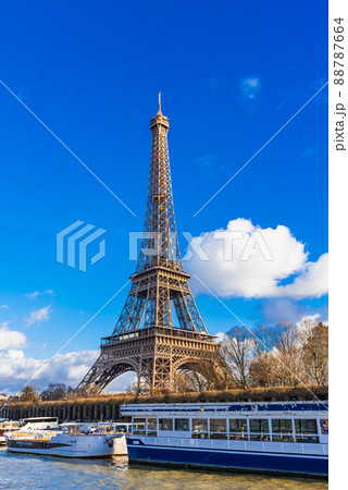 パリ　エッフェル塔　縦構図 88787664
