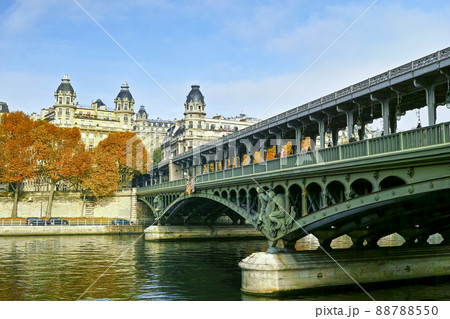 セーヌ川とビルハケイム橋 (フランス、パリ) セーヌ川とビルハケイム橋 (フランス、パリ) 88788550