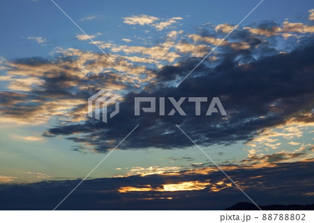 初冬の夜明け・朝焼け雲・望遠・211114am 88788802