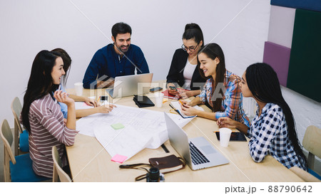 Colleagues cooperating for working on new project 88790642