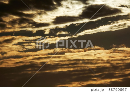 初冬の朝空・朝陽に照らさた雲・望遠・211114am 初冬の朝空・朝陽に照らさた雲・望遠・211114am 88790867