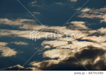 初冬の朝空・朝陽に照らされる雲・望遠・211114am 初冬の朝空・朝陽に照らされる雲・望遠・211114am 88791080
