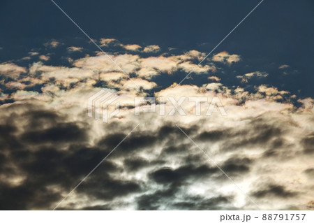 初冬の朝空・朝陽に照らさた雲・望遠・211114am 初冬の朝空・朝陽に照らさた雲・望遠・211114am 88791757