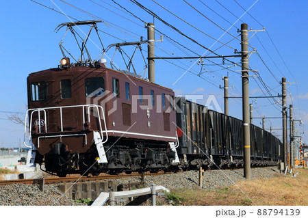 【PIXTA初掲載】秩父鉄道　デキ105　復刻塗装（茶色）　電気機関車 88794139
