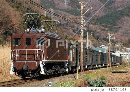 【PIXTA初掲載】秩父鉄道　デキ105　復刻塗装（茶色）　電気機関車 88794143