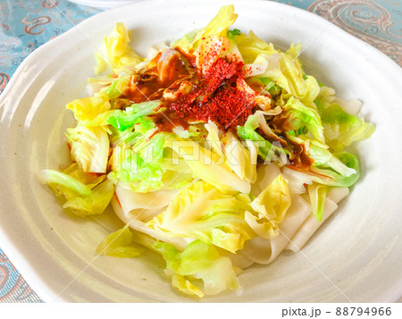 中国西安の家庭料理・ビャンビャン麺 88794966