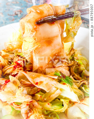 中国西安の家庭料理・ビャンビャン麺 88795007