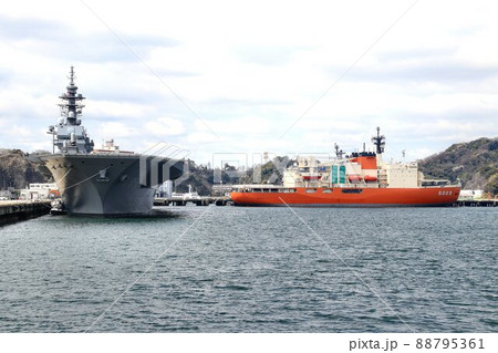 軍港・横須賀にて…護衛艦いずもと南極観測船しらせ 軍港・横須賀にて…護衛艦いずもと南極観測船しらせ 88795361