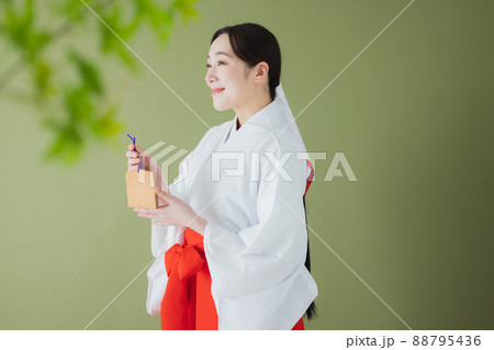 巫女　絵馬 88795436