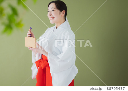 巫女 絵馬 巫女 絵馬 88795437