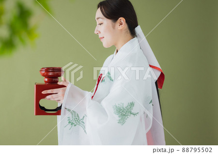 巫女 千早 盃台 巫女 千早 盃台 88795502