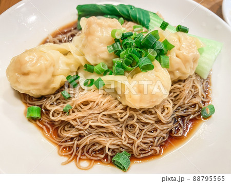 香港名物・エビわんたん撈麺 88795565