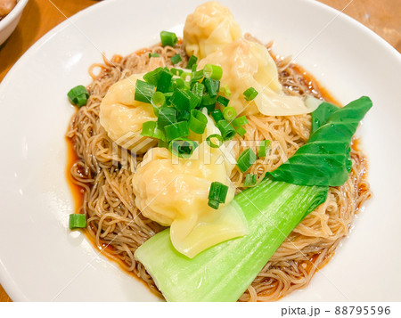 香港名物・エビわんたん撈麺 88795596