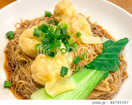 香港名物・エビわんたん撈麺 88795597