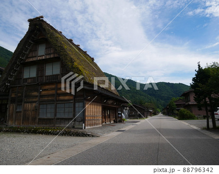合掌造りの村 88796342