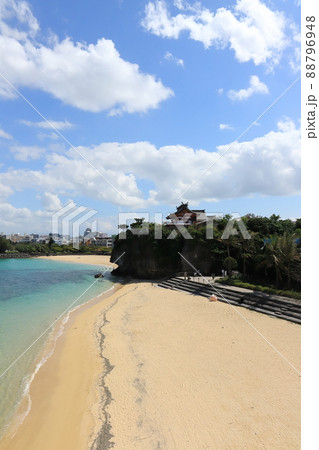 沖縄　那覇　波の上宮と波の上ビーチ 88796948