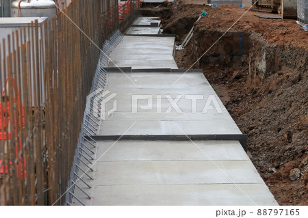 擁壁の底版コンクリート　イメージ 88797165