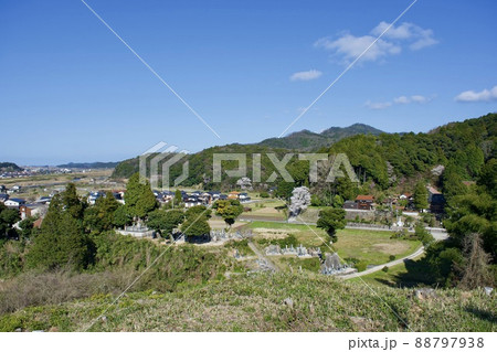 整備の済んだ春の月山富田城下 88797938