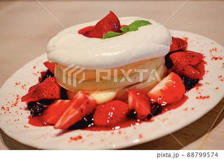 いちごのパンケーキ 88799574