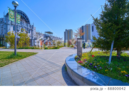 春の東京都稲城市若葉台2丁目iプラザふれあいロードから東側方面 88800042