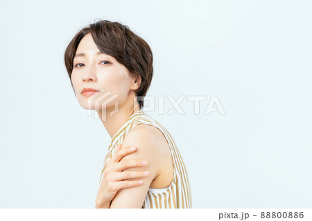 ミドルの女性のビューティ 88800886