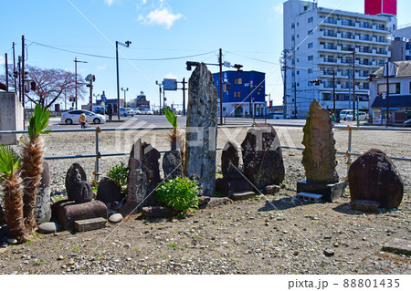 杜の都仙台 春 広瀬川右岸 広瀬橋 常蔵院観音堂(成就院) 石塔・石碑 杜の都仙台 春 広瀬川右岸 広瀬橋 常蔵院観音堂(成就院) 石塔・石碑 88801435