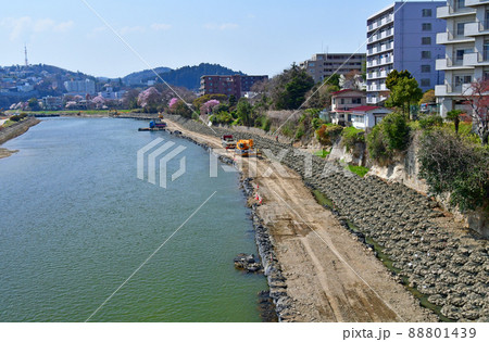 杜の都仙台　春　広瀬川　河川工事　愛宕大橋上流の風景 88801439