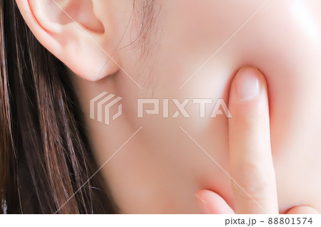 美肌イメージ　肌のハリ　弾力 88801574