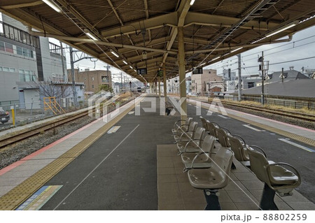 鎌倉駅 島式ホーム1面2線を有する地上駅 東日本旅客鉄道(JR東日本)横須賀線 鎌倉駅 島式ホーム1面2線を有する地上駅 東日本旅客鉄道(JR東日本)横須賀線 88802259