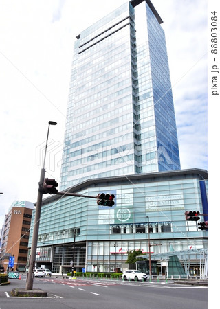 静岡駅北口駅前通りと葵タワーと北口周辺の町並み 88803084