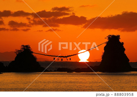 豊後二見ヶ浦のだるま太陽 88803958
