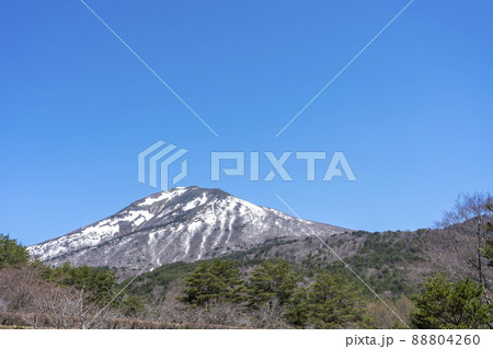 青空と春の磐梯山 福島県猪苗代町 青空と春の磐梯山 福島県猪苗代町 88804260