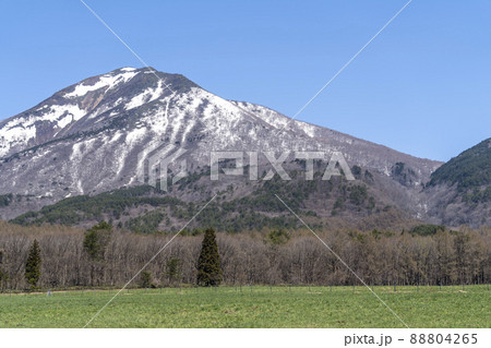 青空と春の磐梯山 福島県猪苗代町 青空と春の磐梯山 福島県猪苗代町 88804265