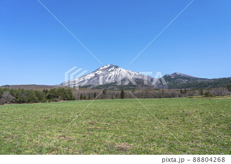 青空と春の磐梯山 福島県猪苗代町 青空と春の磐梯山 福島県猪苗代町 88804268