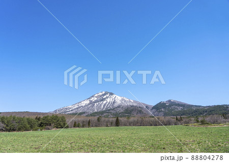 青空と春の磐梯山 福島県猪苗代町 青空と春の磐梯山 福島県猪苗代町 88804278