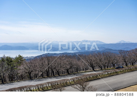 昭和の森公園（天鏡台）から見た青空と猪苗代湖　俯瞰　福島県猪苗代町　 88804588