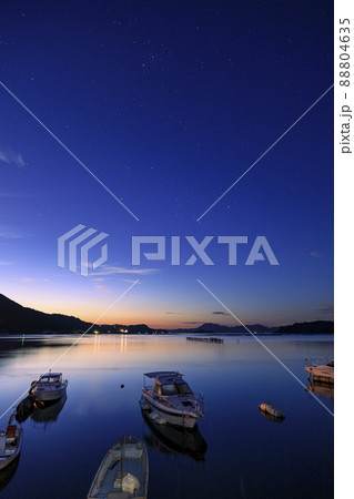 瀬戸内の夏の星景　朝焼け空に昇るオリオン座 88804635