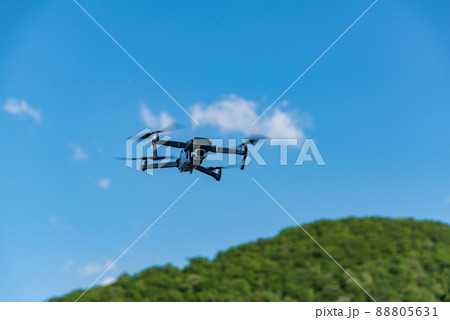 ドローンと青空 ドローンと青空 88805631