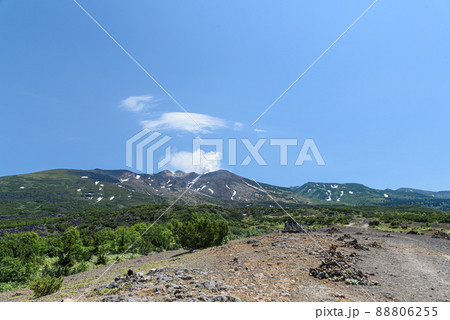十勝岳望岳台の風景 北海道美瑛町 十勝岳望岳台の風景 北海道美瑛町 88806255