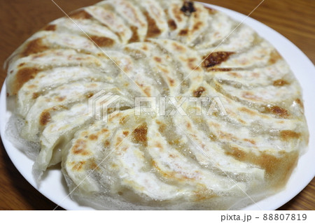 家で焼いたギョウザ 家で焼いたギョウザ 88807819