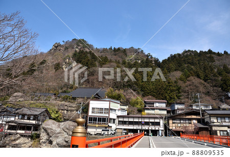 芭蕉ゆかりの山寺の景観 芭蕉ゆかりの山寺の景観 88809535
