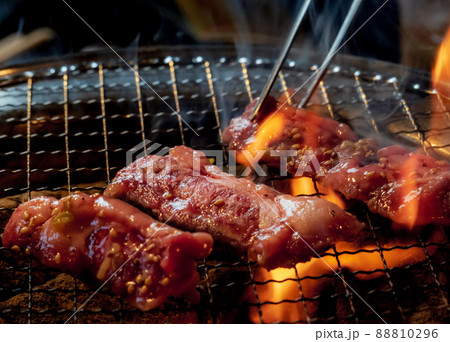 炭火焼肉のクローズアップイメージ 88810296