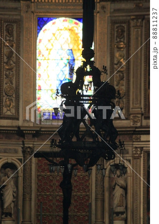 ピサ　大聖堂のシャンデリア　ガリレオの逸話 88811237