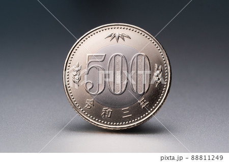 2021年に発行された新しい500円硬貨 2021年に発行された新しい500円硬貨 88811249