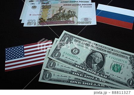 【米ドル・ロシアルーブル・為替・FX・株などに関する記事のサムネイルに】ロシアルーブル紙幣とチャート 88811327